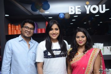 Rashmi Gautam Launches Be You Salon at AS Rao Nagar